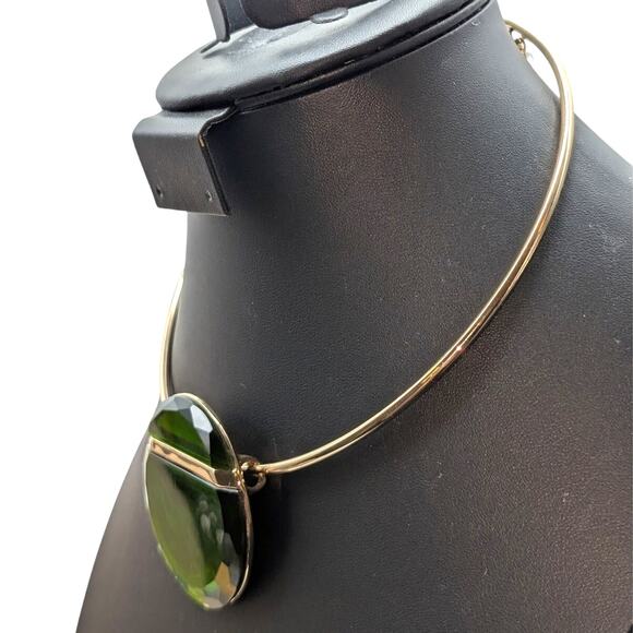 Signed Robert Lee Morris Soho Green Glass Pendant Gold Tone Torque 16" Necklace - Picture 2 of 7